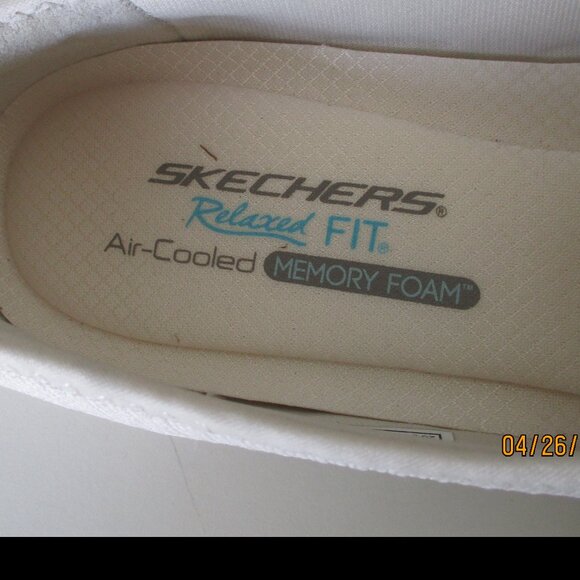 Skechers Relaxed Fit Memory Foam Womens Natural Textile Fashion Sneaker NWT- 11M - Picture 7 of 9